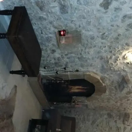 Stone Retreat In Old Town Lägenhet