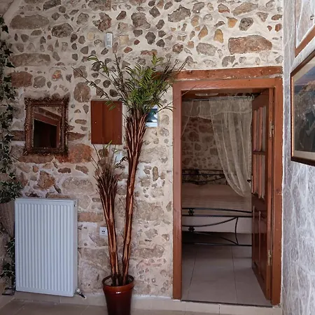 Stone Retreat In Old Town Apartment *