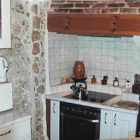 Stone Retreat In Old Town *