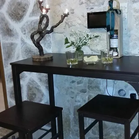 Stone Retreat In Old Town アパート