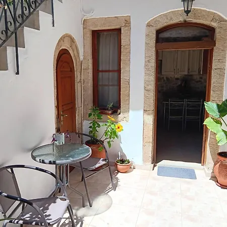 Stone Retreat In Old Town *